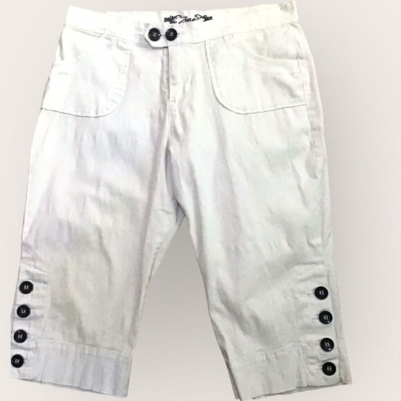 Zena Pants - Zena Capri Pants Women’s White with Accent Buttons Size 8P